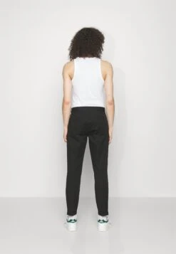 Redefined Rebel Ercan Smart Pants - Chino - Black -ZALANDO WINKEL 0bf7956585e6412b8aee682be507741d