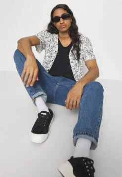 Kaotiko Faces Unisex - Overhemd - White/Black 11 Kaotiko Faces Unisex - Overhemd - White/Black -ZALANDO WINKEL 19fa01a61f044233bf19136bbe872010