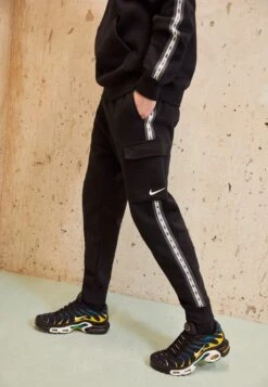 Nike Sportswear M Nsw Repeat Flc Bb - Cargobroek - Black/Iron Grey/White -ZALANDO WINKEL 1c5a0320257b42ee8defd36111467dd2