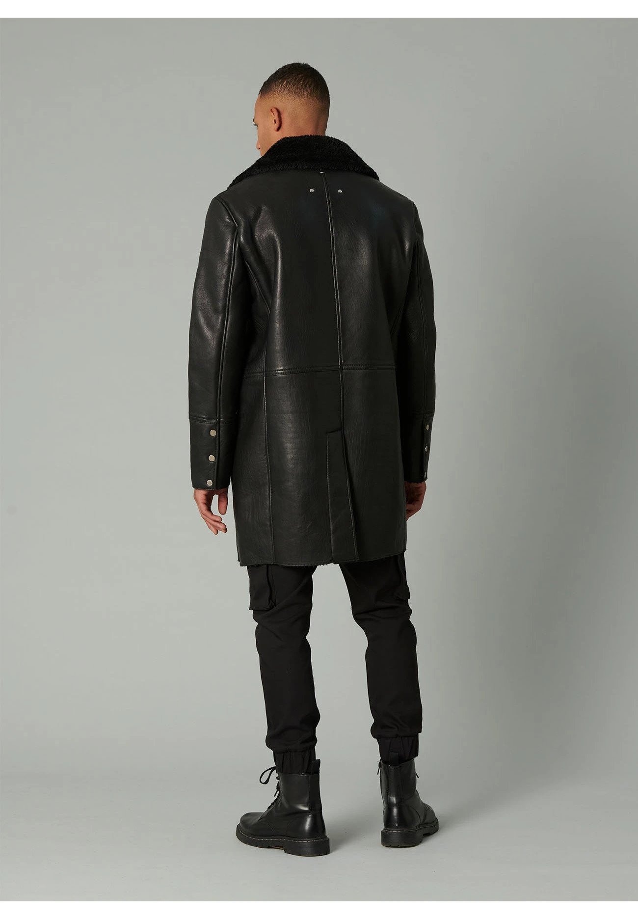 Bejordan - Mantel - Black 5 Bejordan - Mantel - Black - Afbeelding 3