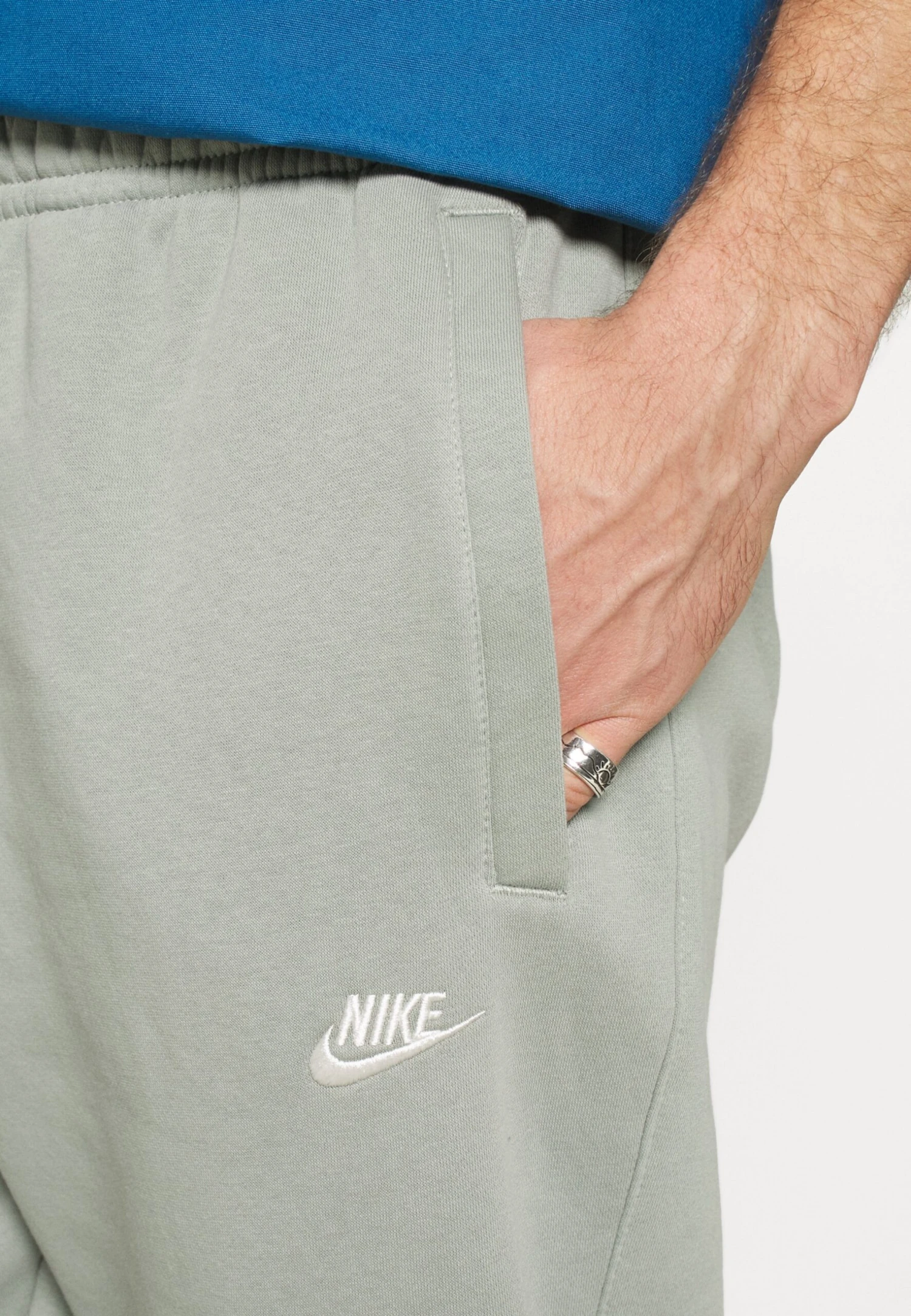 Nike Sportswear Club Pant - Trainingsbroek - Mica Green 9 Nike Sportswear Club Pant - Trainingsbroek - Mica Green - Afbeelding 7