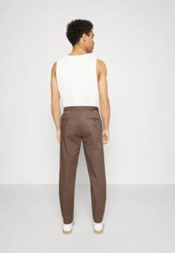Les Deux Jared Chino Pants - Chino - Mountain Grey -ZALANDO WINKEL 40ccebe6e434454b8e1ad5dce664a22f