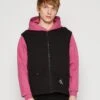 Calvin Klein Jeans Monologo Badge Vest - Bodywarmer - Black 1 Calvin Klein Jeans Monologo Badge Vest - Bodywarmer - Black -ZALANDO WINKEL 5c9117711ee84f92a15e0cdf761b52ad