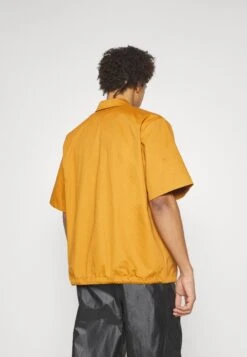 Nike Sportswear Club - Overhemd - Desert Ochre -ZALANDO WINKEL 5e67877f442842e6b9eaa2ad04f913dd