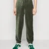 Sean John Script Logo Essential Trackpants - Trainingsbroek - Olive 1 Sean John Script Logo Essential Trackpants - Trainingsbroek - Olive -ZALANDO WINKEL 5e7009f583494395ac16faf985c01d02