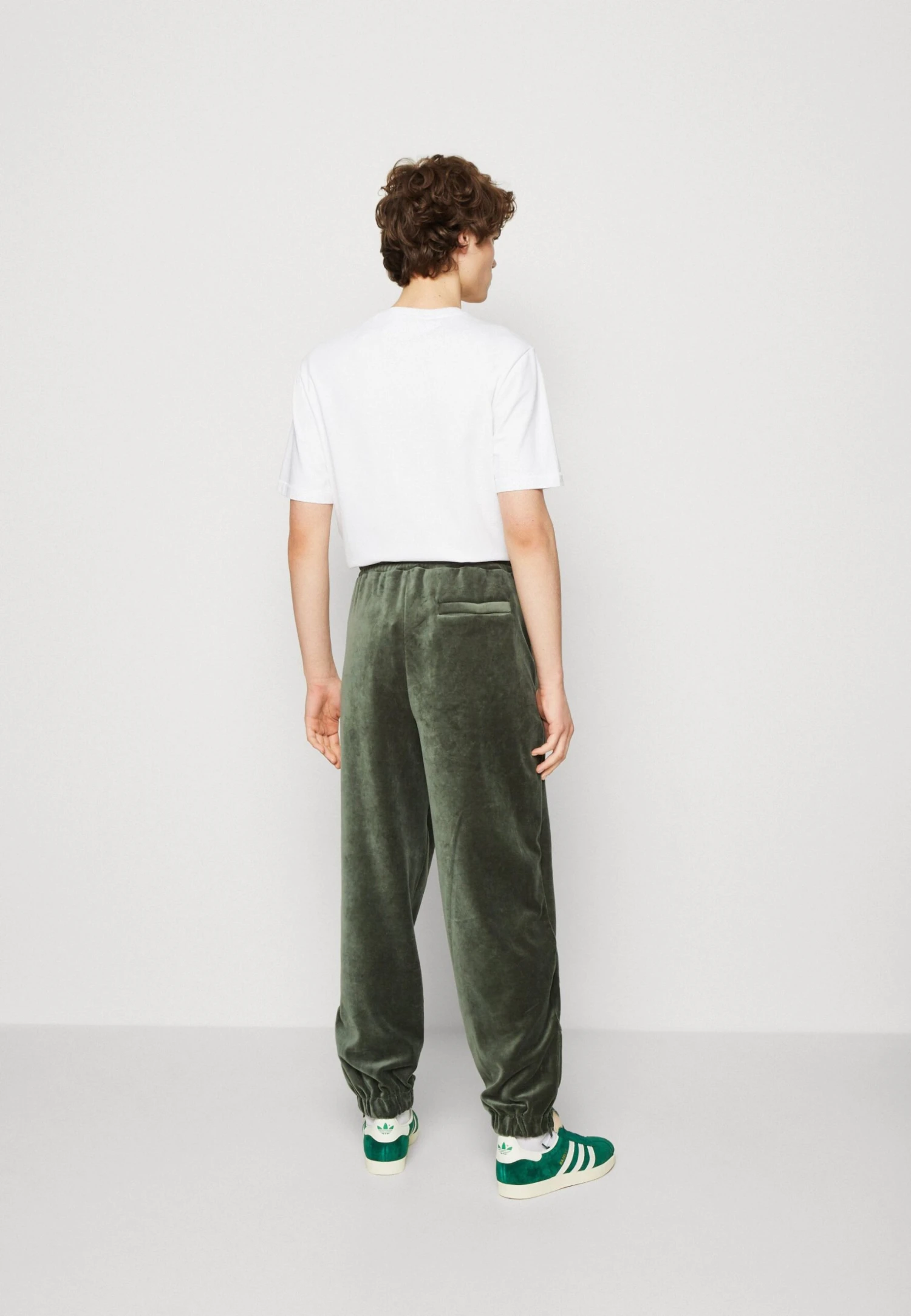 Sean John Script Logo Essential Trackpants - Trainingsbroek - Olive 5 Sean John Script Logo Essential Trackpants - Trainingsbroek - Olive - Afbeelding 3