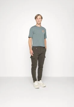 Antony Morato Bjorn In Stretch - Cargobroek - Dark Military Green 14 Antony Morato Bjorn In Stretch - Cargobroek - Dark Military Green -ZALANDO WINKEL 64ccbd70efde42a59330699f84b3eaa7