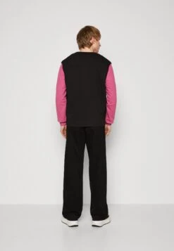 Calvin Klein Jeans Monologo Badge Vest - Bodywarmer - Black -ZALANDO WINKEL 7111773bbc614b0bae6948676d12be5f