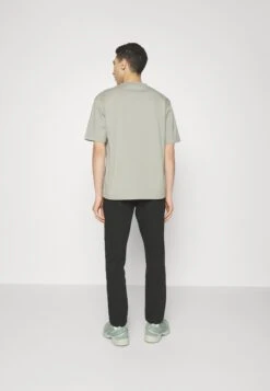 Redefined Rebel Rraugust Pants - Chino - Black 9 Redefined Rebel Rraugust Pants - Chino - Black -ZALANDO WINKEL 74b5ceb2b5054499bbdd6d9181ef2f3c