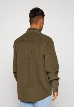 Revolution Corduroy Zipped Loose Fit Overshirt - Lichte Jas - Lightarmy -ZALANDO WINKEL 7b47fa6240164177beef9e420f0d7ee2