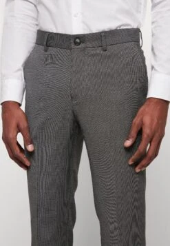 Lindbergh Structure Superflex Suit Set - Kostuum - Army Mix 21 Lindbergh Structure Superflex Suit Set - Kostuum - Army Mix -ZALANDO WINKEL 9a767f93e1dd4993ab68b39d00ca0882