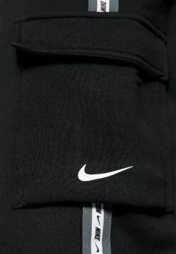 Nike Sportswear M Nsw Repeat Flc Bb - Cargobroek - Black/Iron Grey/White -ZALANDO WINKEL 9f0ea81e5fdb45e68e13db48f463116b