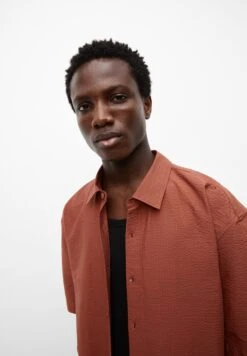 PULL & BEAR Short Sleeve Seersucker - Overhemd - Red -ZALANDO WINKEL a12c9c3f66e34110b3be477a9bb31ab7