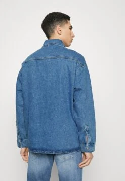 Calvin Klein Jeans Boxy Loose Shirt - Overhemd - Light-Blue Denim 10 Calvin Klein Jeans Boxy Loose Shirt - Overhemd - Light-Blue Denim -ZALANDO WINKEL b394f2635e00464ba8b817519fc8f7d2