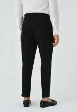 Pleated With Button Detailed - Broek - Black -ZALANDO WINKEL c5ebc64f24cc4a9f9e566f482c5b6085