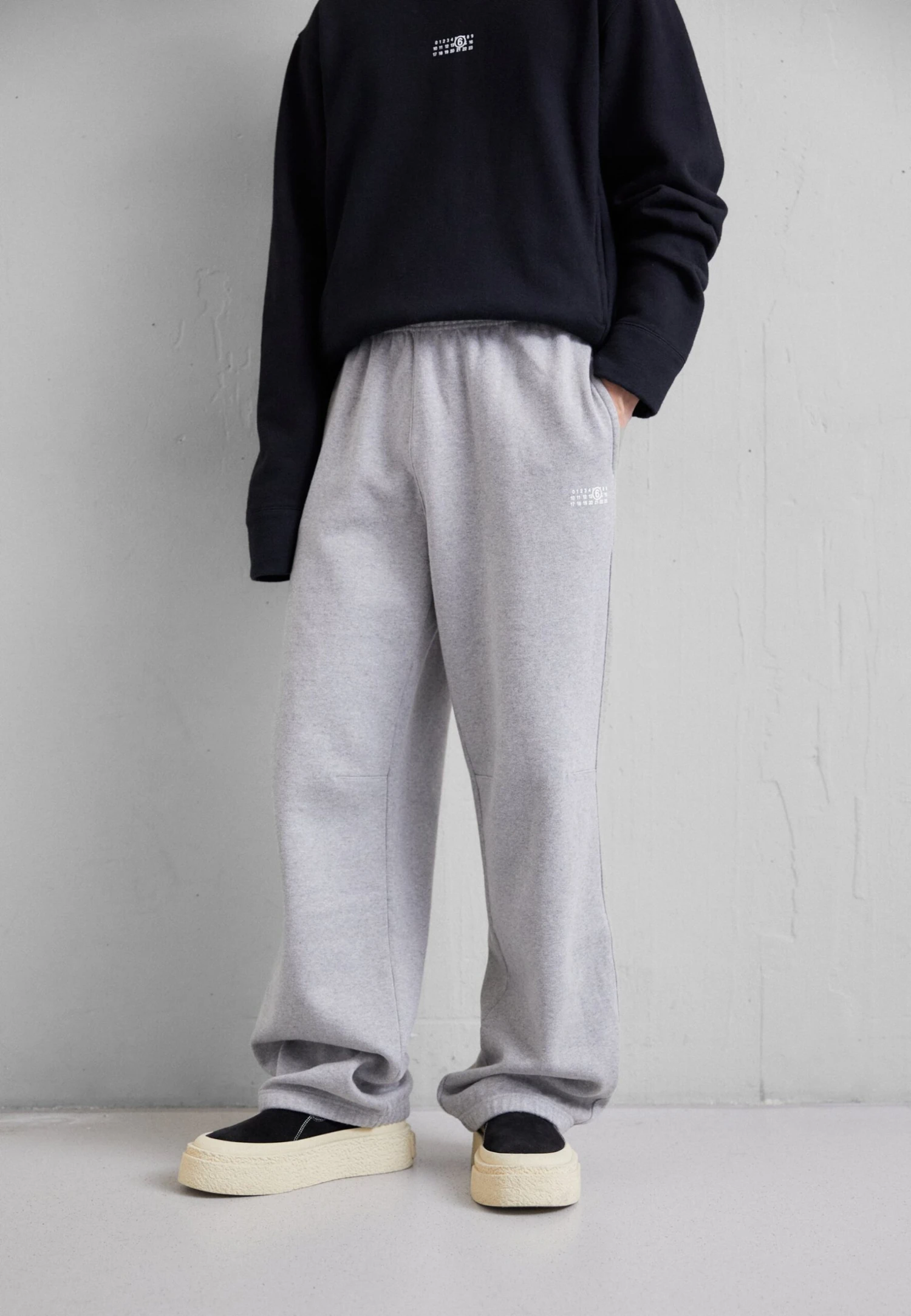 MM6 Maison Margiela Pants - Trainingsbroek - Grey Melange 3 MM6 Maison Margiela Pants - Trainingsbroek - Grey Melange