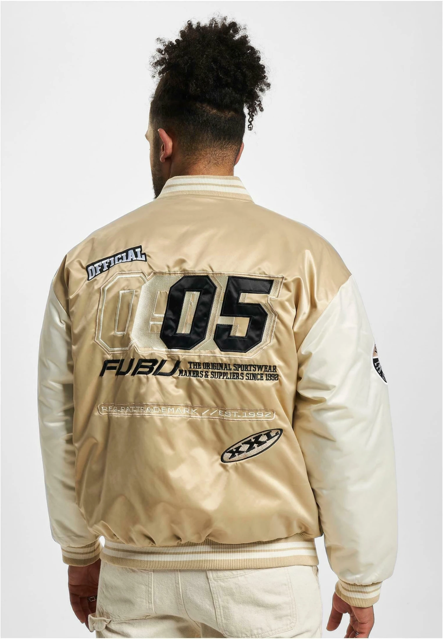 FUBU College Shiny Varsity- Bomberjacks - Sand Offwhite 5 FUBU College Shiny Varsity- Bomberjacks - Sand Offwhite - Afbeelding 3