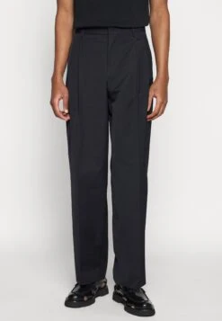 Pleated Classic Trousers - Pantalon - Black 12 Pleated Classic Trousers - Pantalon - Black -ZALANDO WINKEL cddfc60231474179becd7cfdfb7b60b9