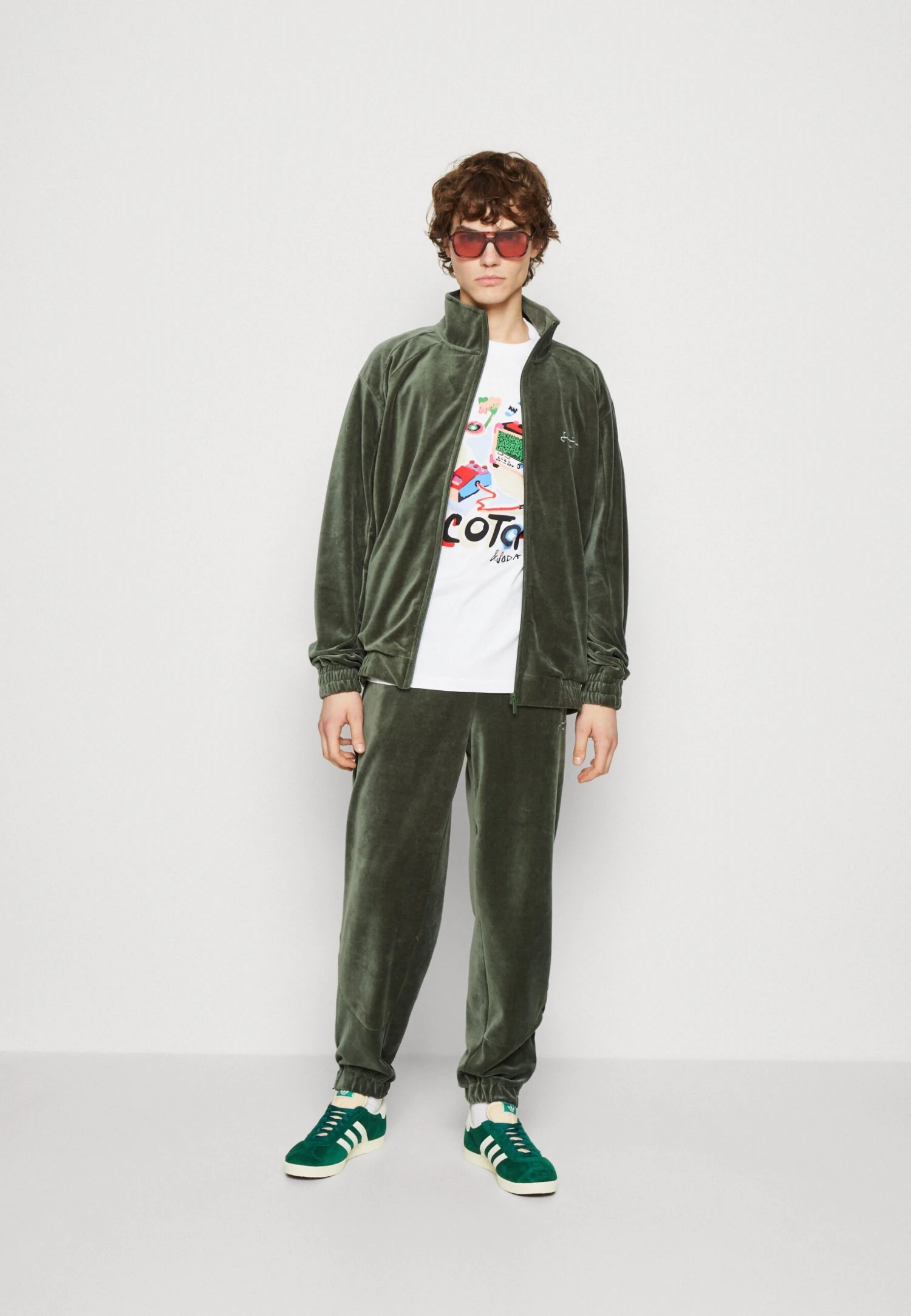 Sean John Script Logo Essential Trackpants - Trainingsbroek - Olive 4 Sean John Script Logo Essential Trackpants - Trainingsbroek - Olive - Afbeelding 2