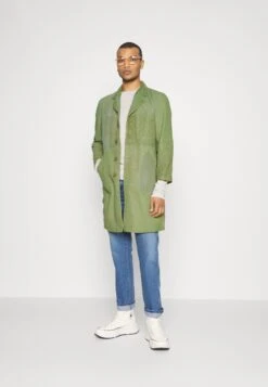 Painter Coat - Halflange Jas - Army Overdye -ZALANDO WINKEL cf4b09b8397f494887576eaa8fa87bd3
