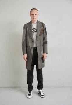 MOSCHINO Long Jacket - Mantel - Fantasy Grey 10 MOSCHINO Long Jacket - Mantel - Fantasy Grey -ZALANDO WINKEL d35a80ae3e0c42d187a63f8f304ca715