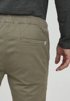 Louis- Trainingsbroek - Dusty Olive -ZALANDO WINKEL d83df9ea7ca64c44bb0a2b01efed4ef9