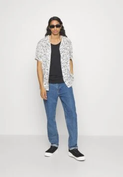 Kaotiko Faces Unisex - Overhemd - White/Black 9 Kaotiko Faces Unisex - Overhemd - White/Black -ZALANDO WINKEL dfd08c626e894ab1b672e0ec831010f7