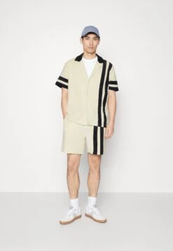 Les Deux Javier Sport Towel Shirt - Overhemd - Ivory/Dark Navy -ZALANDO WINKEL e354e48edd2845539f13fad399f084c5
