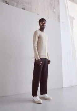 J.Lindeberg Lyle Light Crew Neck - Trui - Safari Beige -ZALANDO WINKEL f2d674c754dc4a6a9d7e7842f0acf082