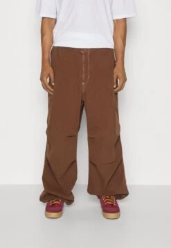 BDG Urban Outfitters Baggy Tech Pant - Broek - Brown