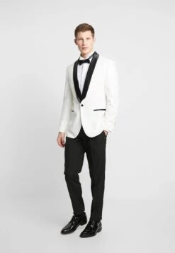 Opposuits Pearly Tuxedo With Bow Tie - Kostuum - White -ZALANDO WINKEL ff2ea9d47daa4744b7b11e65d64b2dac